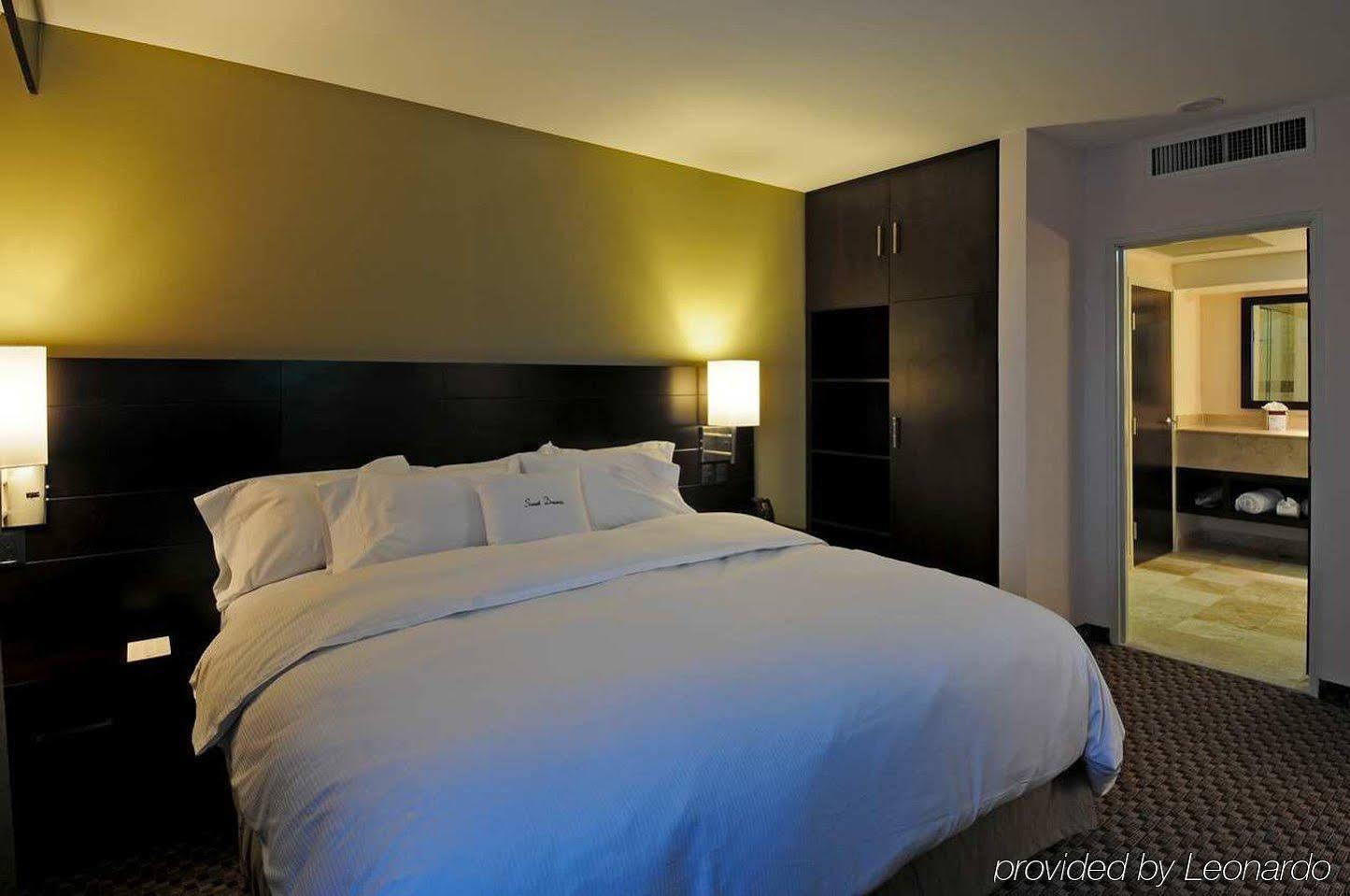 Doubletree By Hilton Queretaro Hotel Ruang foto